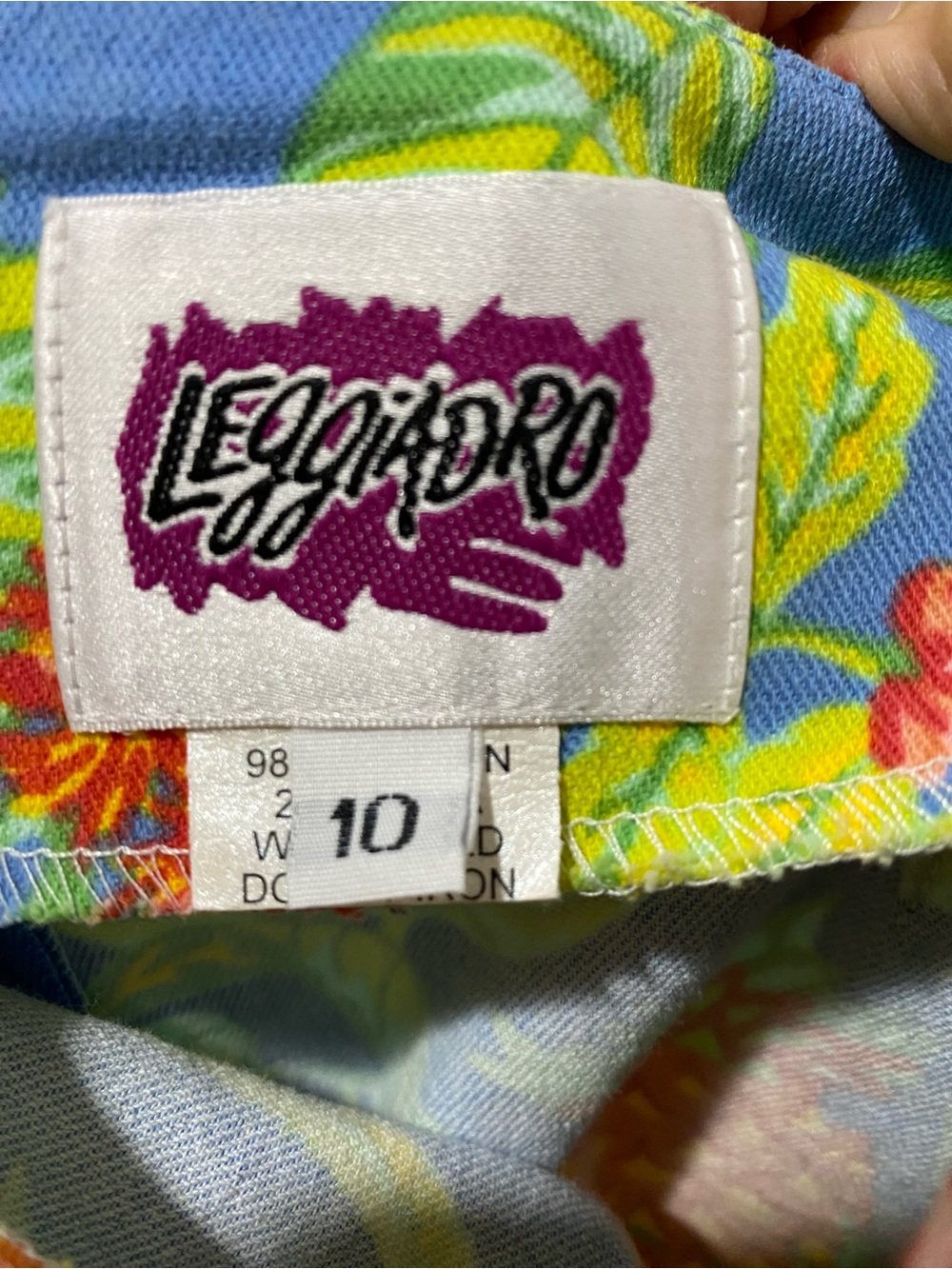Leggiadro Multicolor Floral Pencil Short Skirt with Blue Base